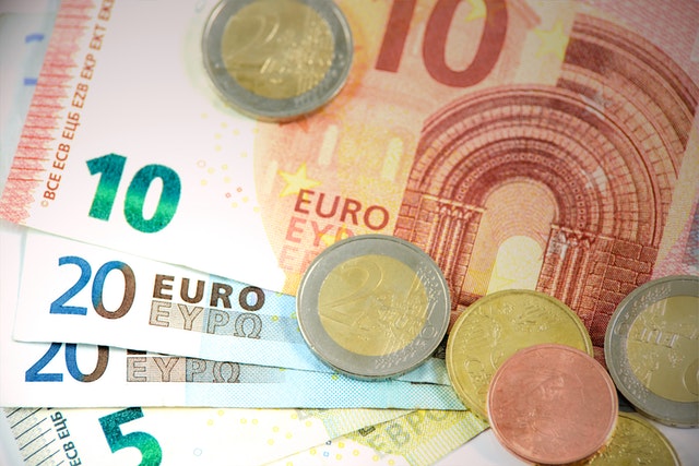 bankovy a mince EURO